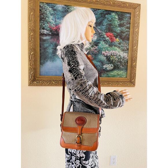 Vtg DOONEY and BOURKE AWL buckle crossbody/shoulder bag square shape and wallet - Picture 3 of 10